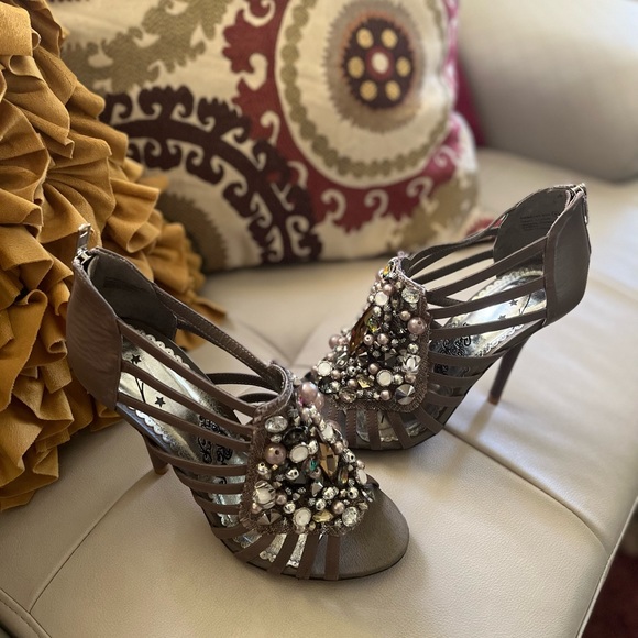 Beautiful heels - Picture 2 of 5